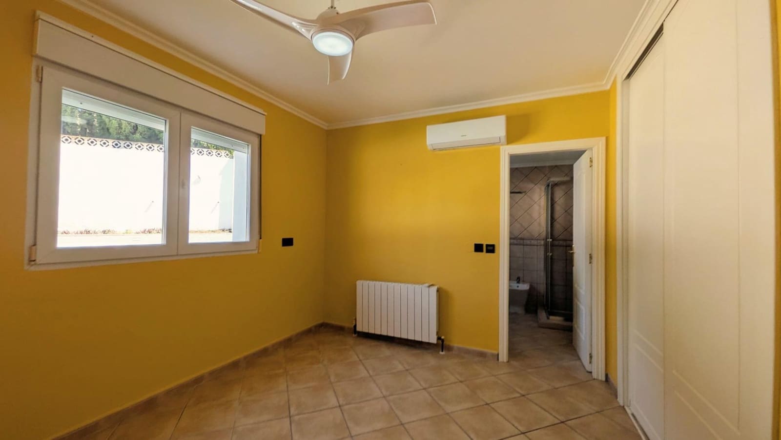 4 Zimmer Villa zu verkaufen in Alfaz del Pi / L'Alfas del Pi mit Pool Garage - 650.000 € (Ref: 9833592)