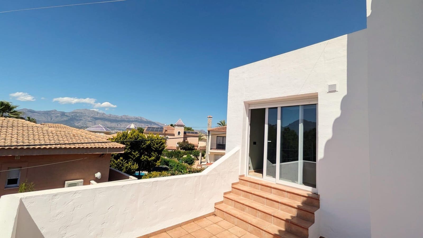 4 Zimmer Villa zu verkaufen in Alfaz del Pi / L'Alfas del Pi mit Pool Garage - 650.000 € (Ref: 9833592)