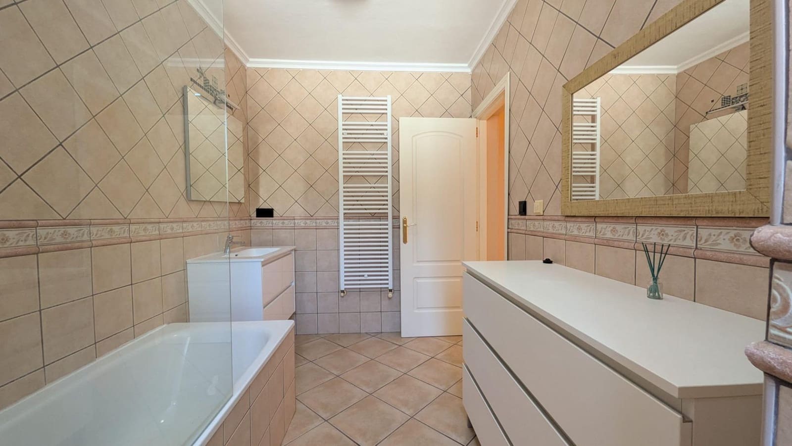 4 Zimmer Villa zu verkaufen in Alfaz del Pi / L'Alfas del Pi mit Pool Garage - 650.000 € (Ref: 9833592)