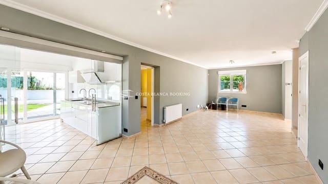 Chalet de 4 habitaciones en Albir, Alfaz del Pi / L'Alfàs del Pi en venta con piscina garaje - 650.000 € (Ref: 9833592)