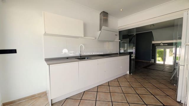 Chalet de 4 habitaciones en Albir, Alfaz del Pi / L'Alfàs del Pi en venta con piscina garaje - 650.000 € (Ref: 9833592)