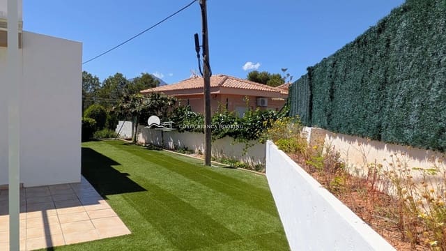 Chalet de 4 habitaciones en Albir, Alfaz del Pi / L'Alfàs del Pi en venta con piscina garaje - 650.000 € (Ref: 9833592)