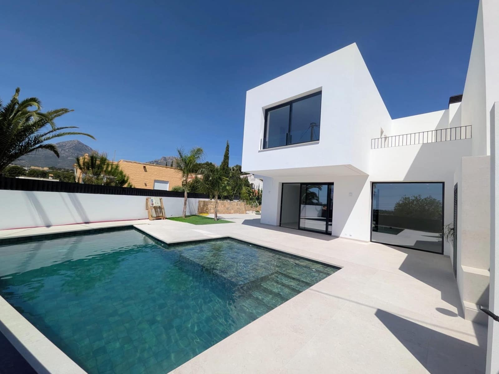 3 soveværelse Semi-Rækkehus til salg i Alfaz del Pi / L'Alfas del Pi med swimmingpool - € 861.000 (Ref: 9843337)