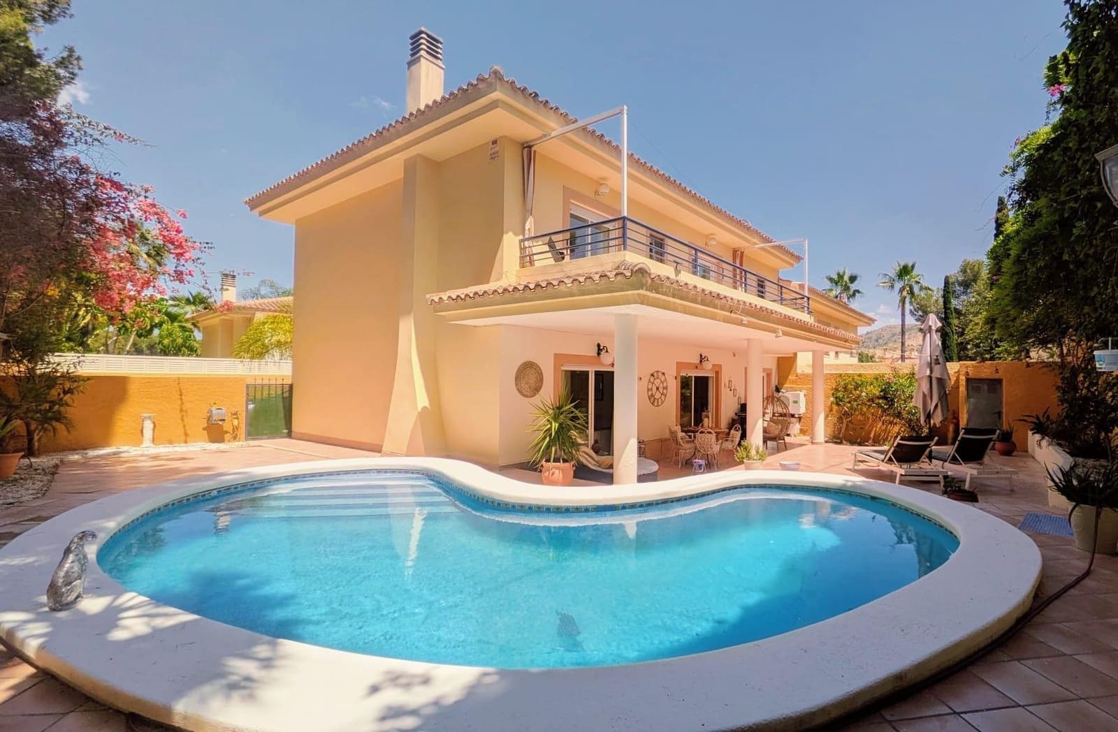 4 soveværelse Semi-Rækkehus til salg i Albir med swimmingpool garage - € 599.000 (Ref: 9843338)