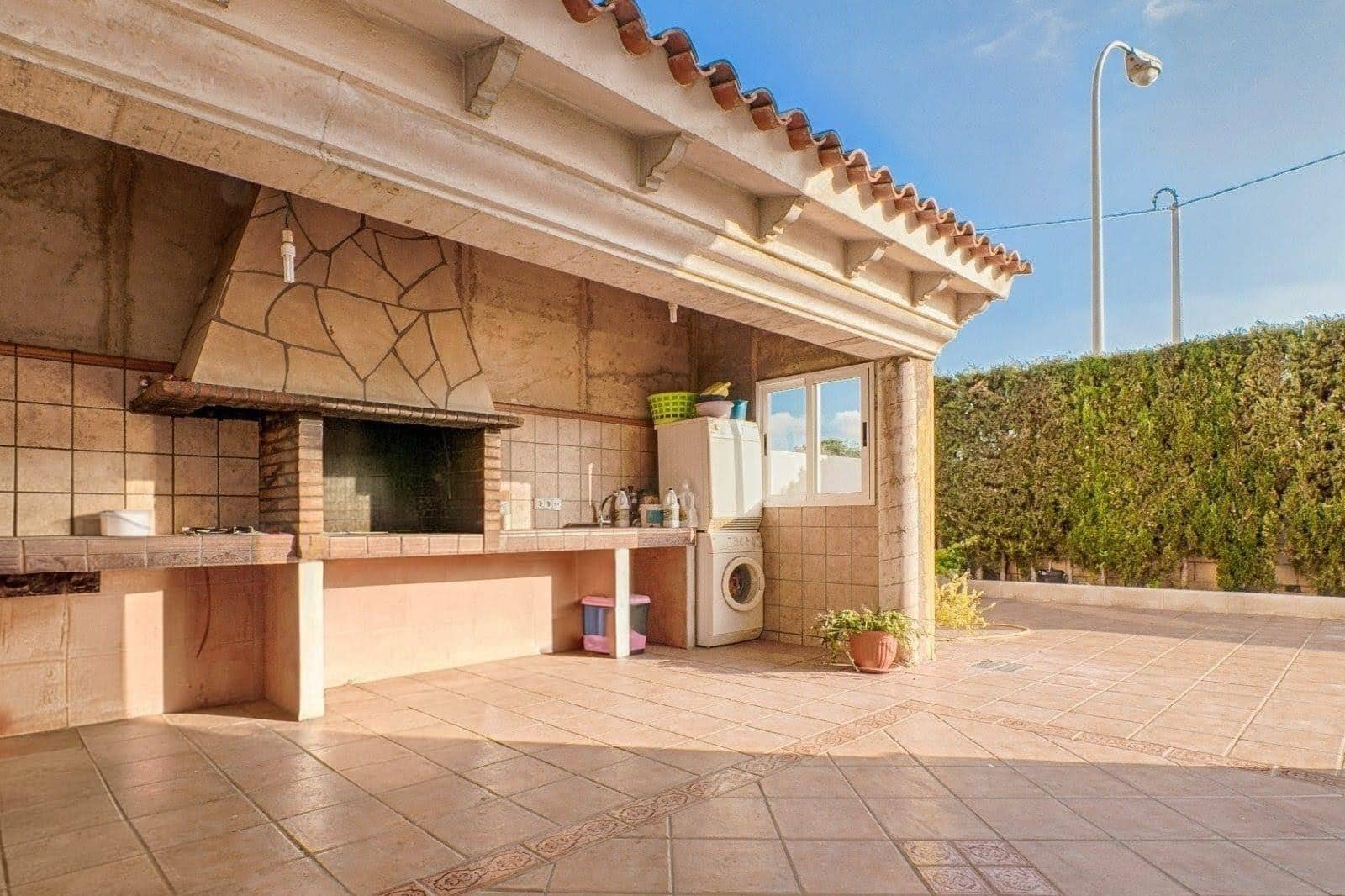 4 soveværelse Semi-Rækkehus til salg i Alfaz del Pi / L'Alfas del Pi med garage - € 550.000 (Ref: 9861829)