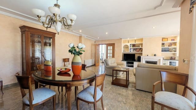 4 soveværelse Semi-Rækkehus til salg i Alfaz del Pi / L'Alfàs del Pi med garage - € 550.000 (Ref: 9861829)