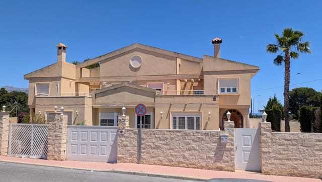 4 soveværelse Semi-Rækkehus til salg i Alfaz del Pi / L'Alfàs del Pi med garage - € 550.000 (Ref: 9861829)