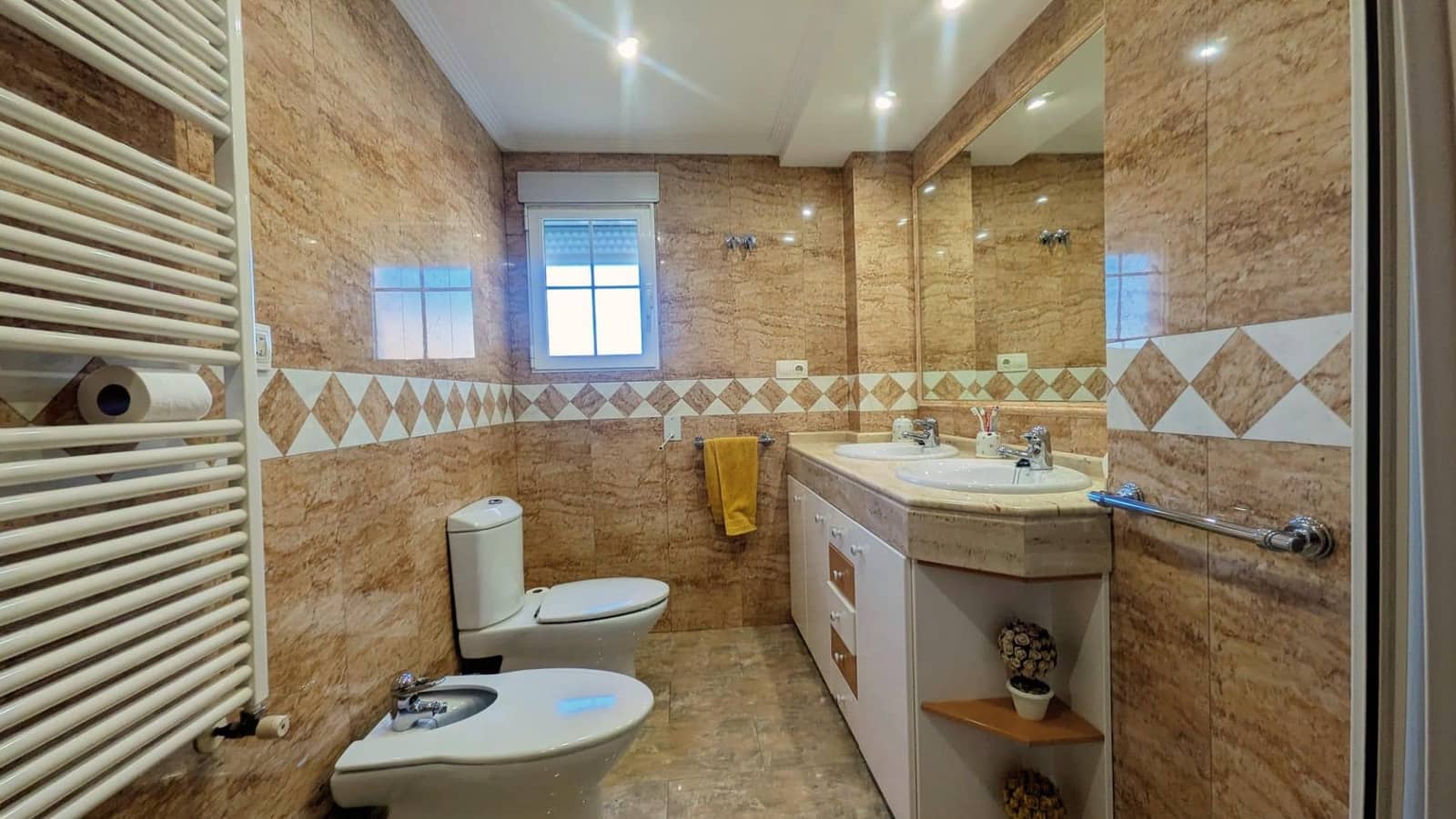 4 soveværelse Semi-Rækkehus til salg i Alfaz del Pi / L'Alfas del Pi med garage - € 550.000 (Ref: 9861829)