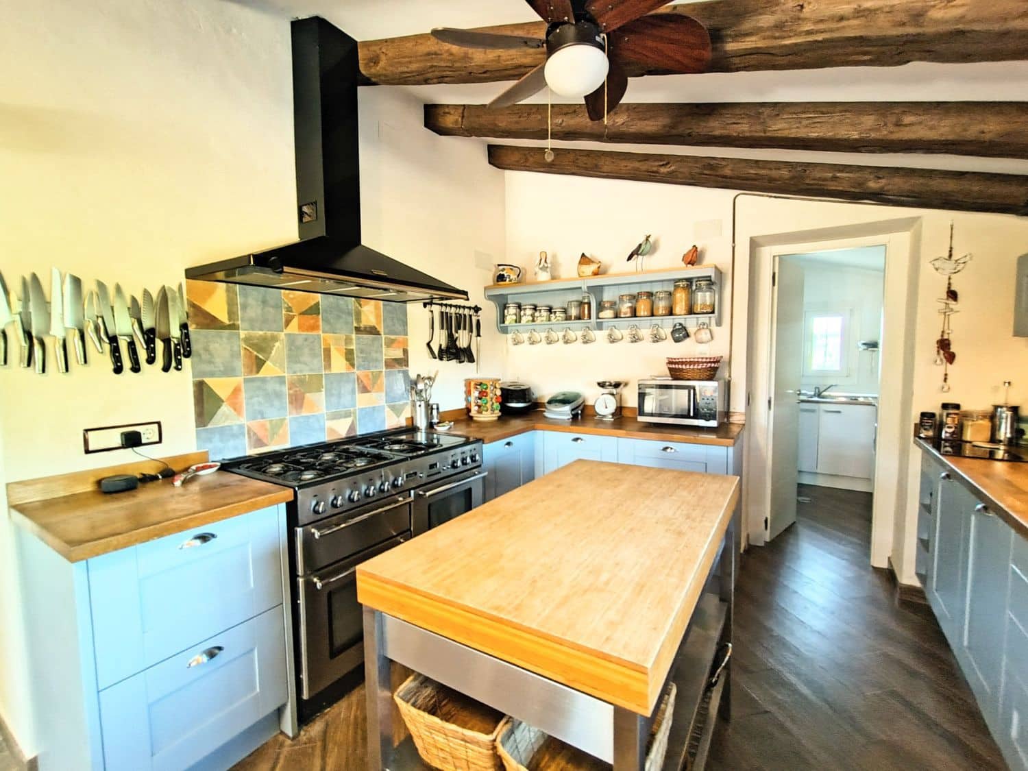 4 bedroom Villa for sale in Alfaz del Pi / L'Alfas del Pi - € 585,000 (Ref: 9878739)