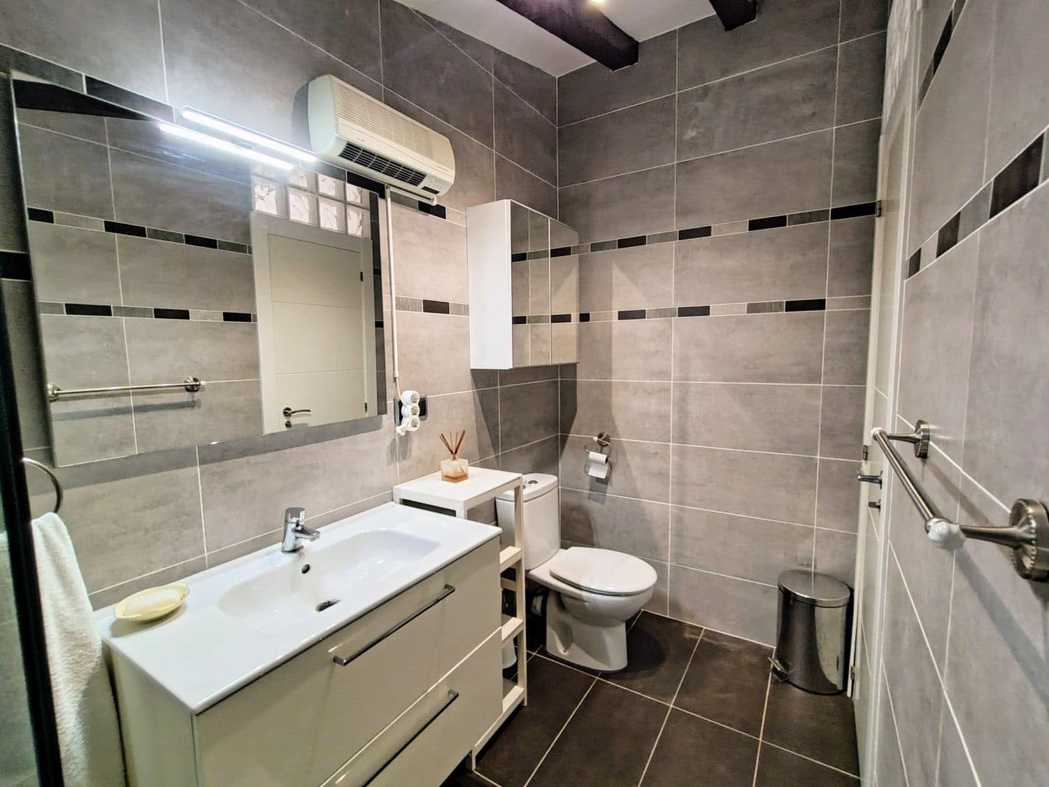 4 bedroom Villa for sale in Alfaz del Pi / L'Alfas del Pi - € 585,000 (Ref: 9878739)