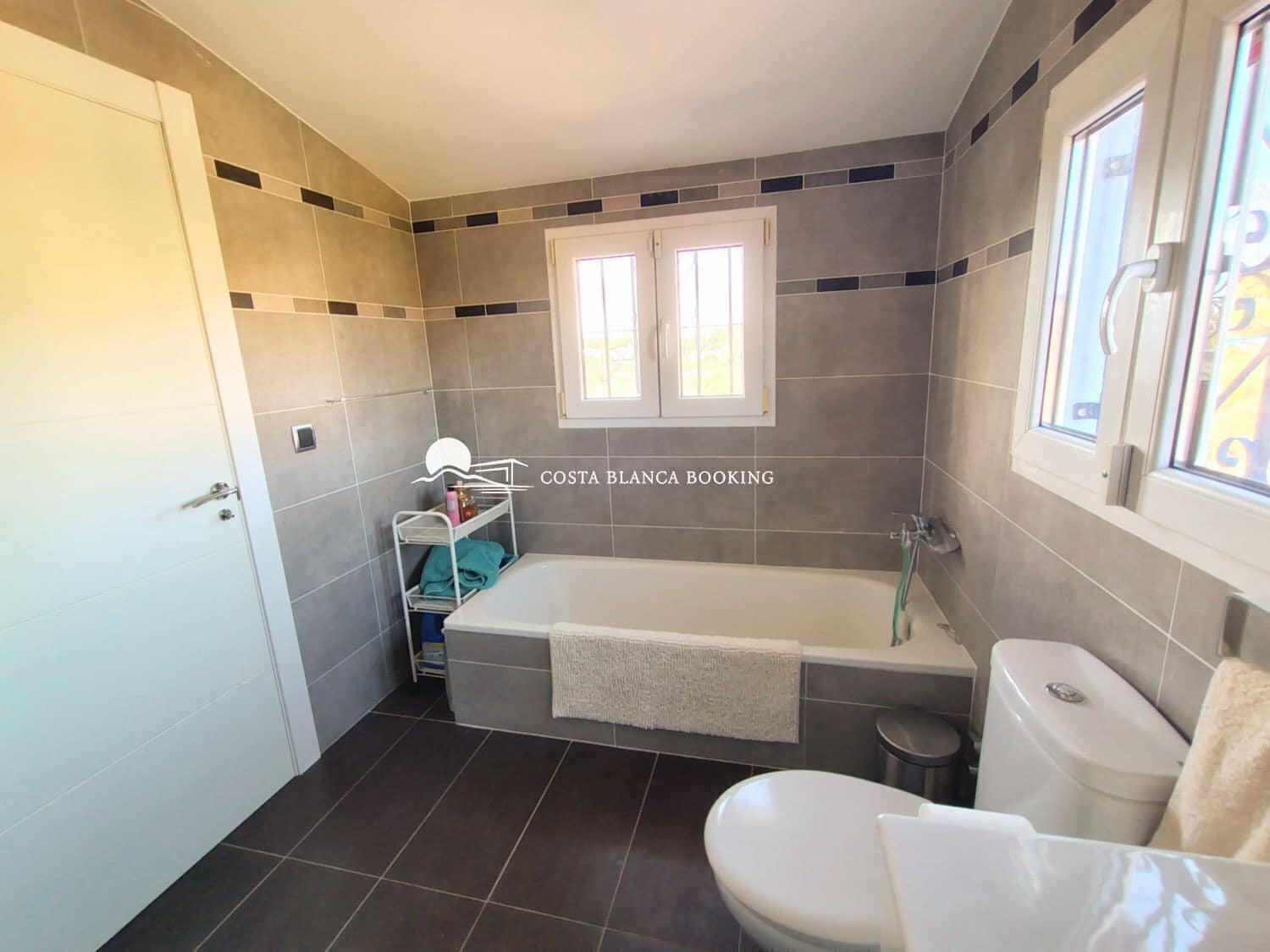 4 bedroom Villa for sale in Alfaz del Pi / L'Alfas del Pi with pool garage - € 525,000 (Ref: 9878739)