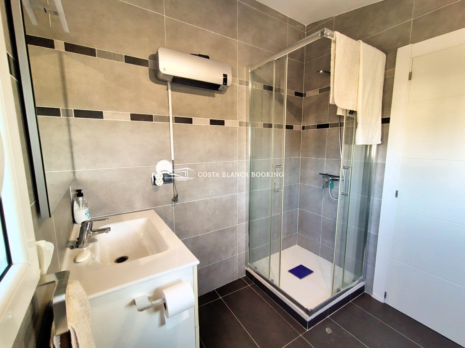 4 bedroom Villa for sale in Alfaz del Pi / L'Alfas del Pi with pool garage - € 525,000 (Ref: 9878739)