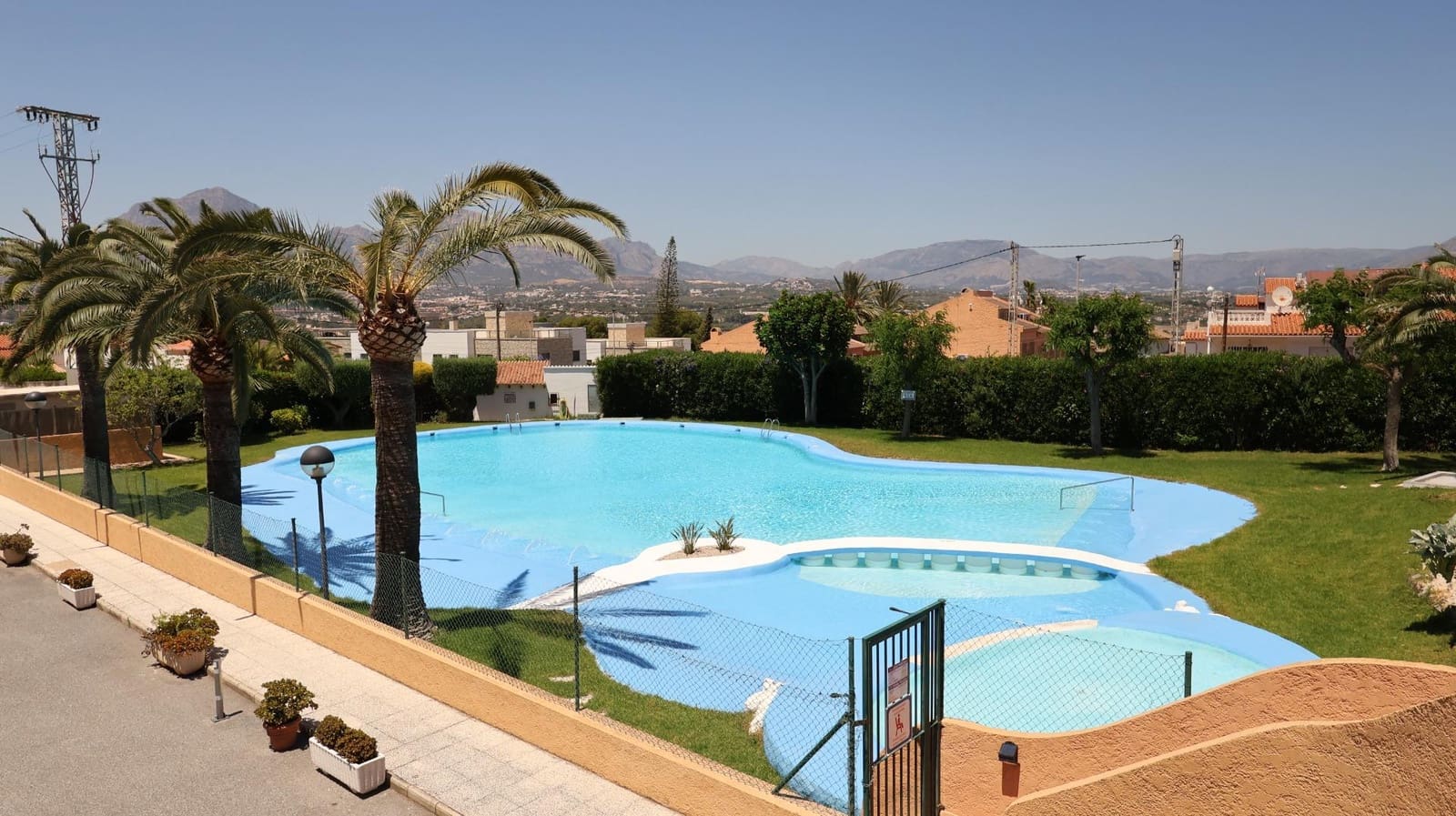 4 soverom Bungalow til salgs i Albir med svømmebasseng garasje - € 365 000 (Ref: 9890320)