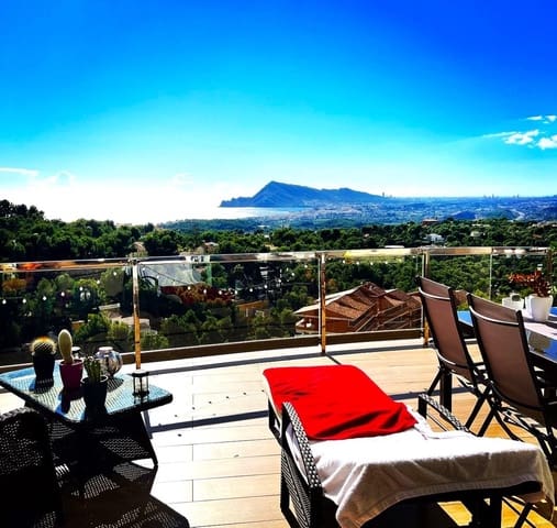 2 bedroom Penthouse for sale in Altea with pool garage - € 530,000 (Ref: 9903845)