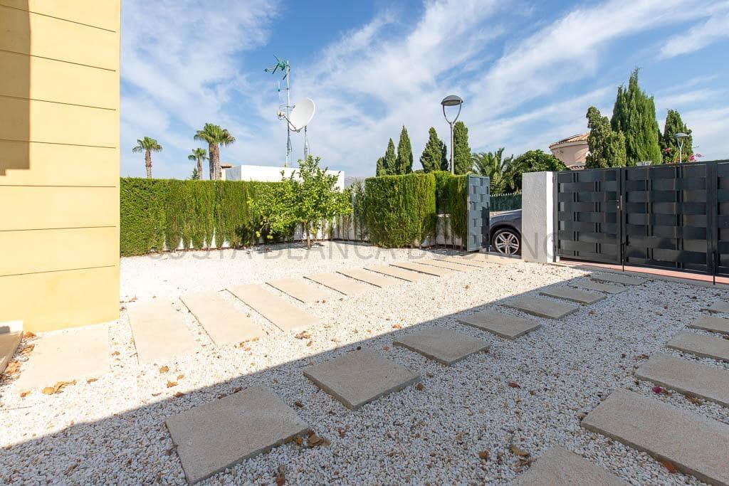 3 soveværelse Semi-Rækkehus til salg i Busot med swimmingpool garage - € 355.000 (Ref: 9954191)