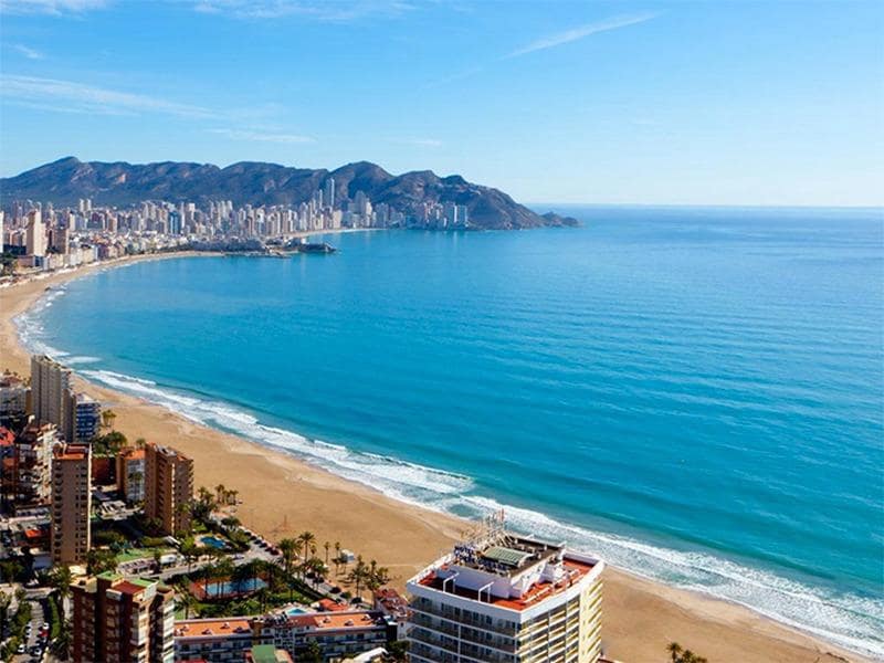 Apartamento de 4 habitaciones en Benidorm en venta con piscina garaje - 1.541.800 € (Ref: 9966605)