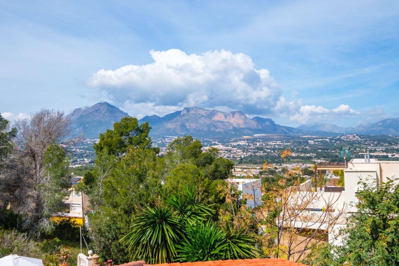3 Zimmer Villa zu verkaufen in Albir mit Pool Garage - 699.000 € (Ref: 9982936)