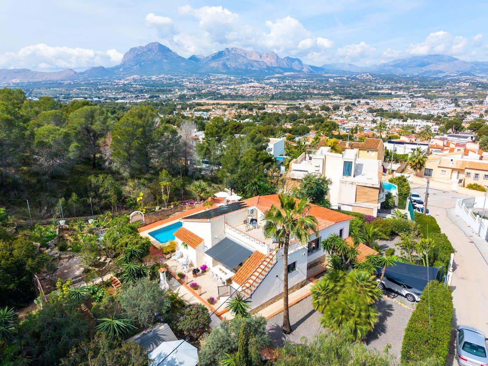3 Zimmer Villa zu verkaufen in Albir mit Pool Garage - 699.000 € (Ref: 9982936)