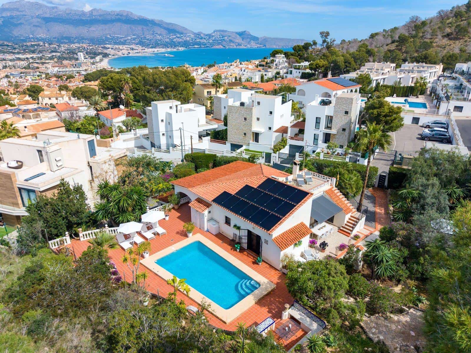 3 Zimmer Villa zu verkaufen in Albir mit Pool Garage - 699.000 € (Ref: 9982936)