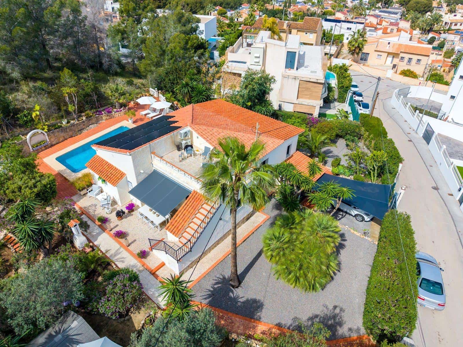3 Zimmer Villa zu verkaufen in Albir mit Pool Garage - 699.000 € (Ref: 9982936)