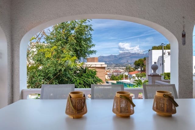 Chalet de 3 habitaciones en Albir, Alfaz del Pi / L'Alfàs del Pi en venta con piscina garaje - 699.000 € (Ref: 9982936)
