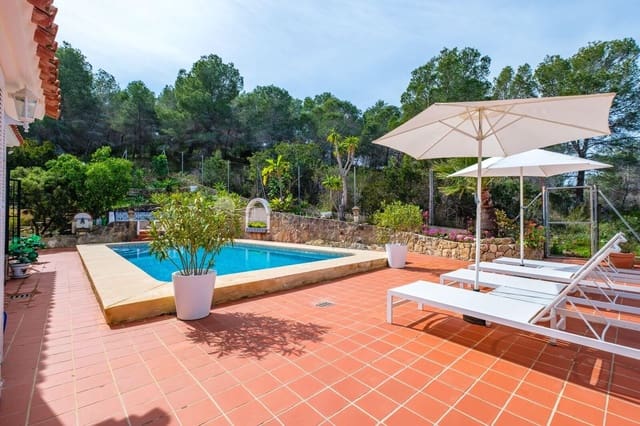 Chalet de 3 habitaciones en Albir, Alfaz del Pi / L'Alfàs del Pi en venta con piscina garaje - 699.000 € (Ref: 9982936)
