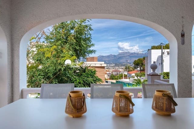 3 bedroom Villa for sale in Albir, Alfaz del Pi / L'Alfàs del Pi with pool garage - € 699,000 (Ref: 9982936)
