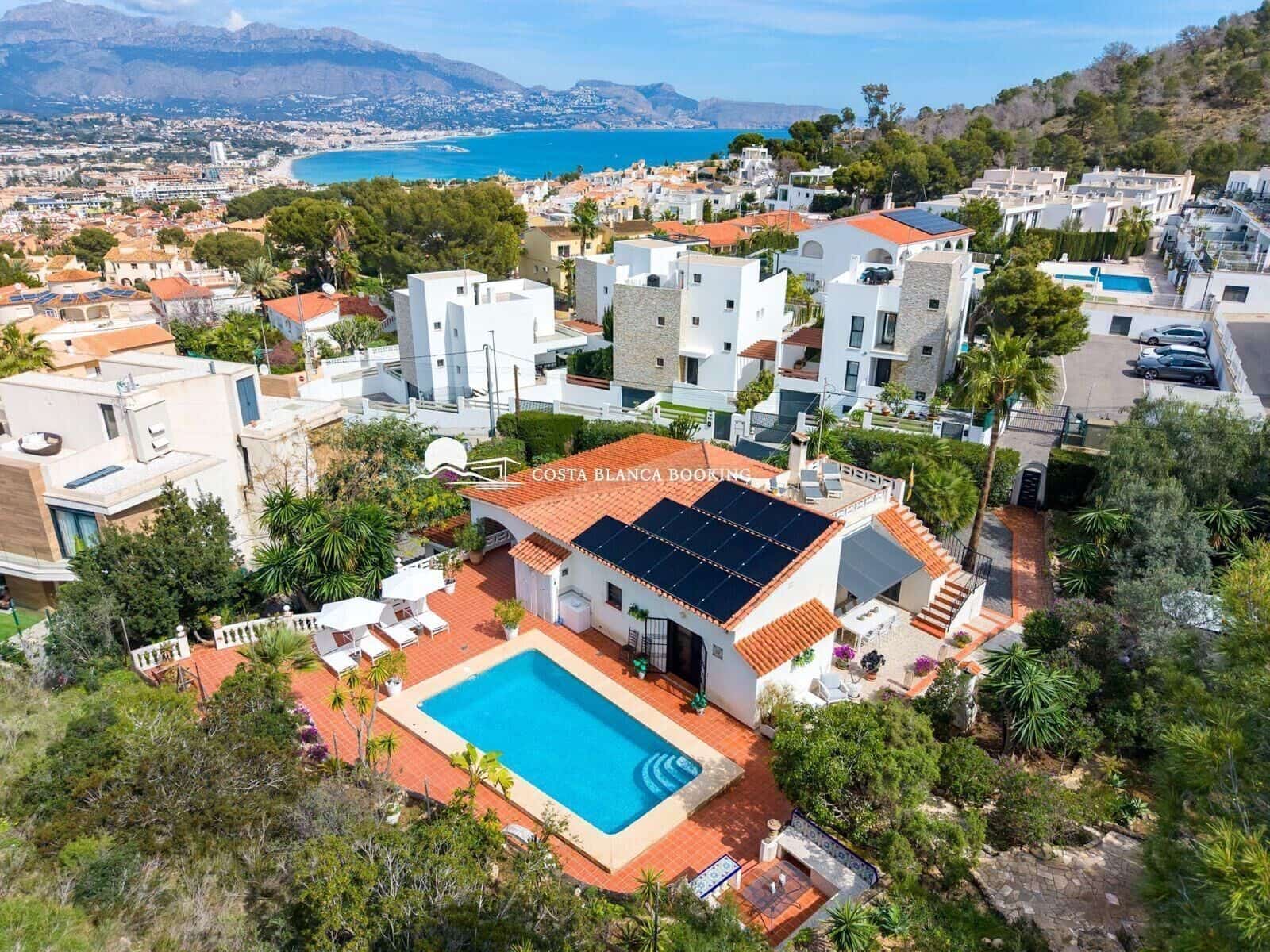 3 bedroom Villa for sale in Albir with pool garage - € 699,000 (Ref: 9982936)