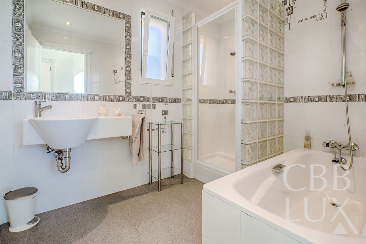 5 Zimmer Villa zu verkaufen in Alfaz del Pi / L'Alfas del Pi mit Pool Garage - 2.450.000 € (Ref: 9997091)