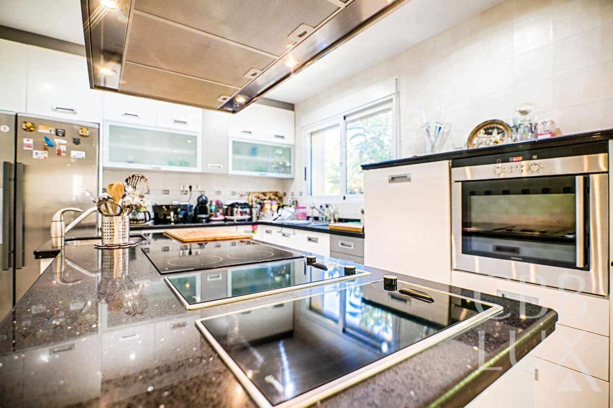 5 Zimmer Villa zu verkaufen in Alfaz del Pi / L'Alfas del Pi mit Pool Garage - 2.450.000 € (Ref: 9997091)