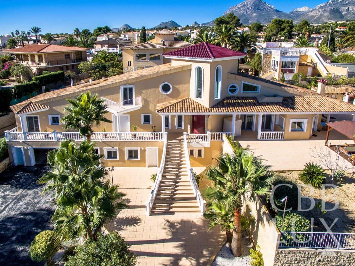 5 Zimmer Villa zu verkaufen in Alfaz del Pi / L'Alfas del Pi mit Pool Garage - 2.450.000 € (Ref: 9997091)