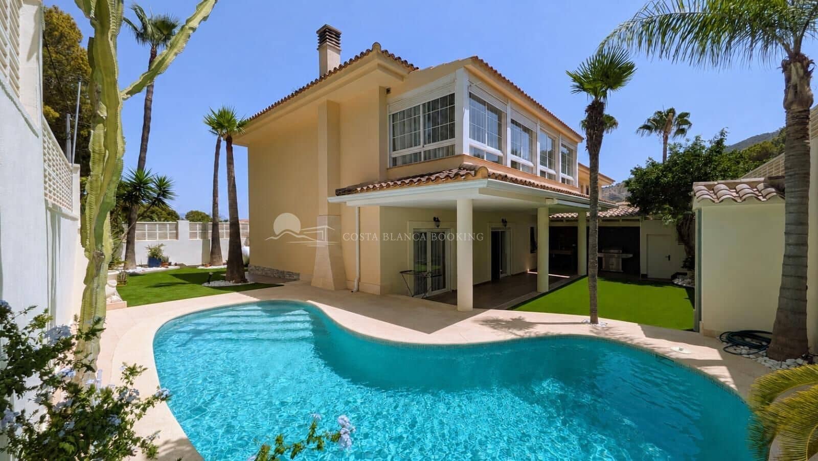 3 Zimmer Reihenhaus zu verkaufen in Albir mit Pool Garage - 670.000 € (Ref: 9998773)