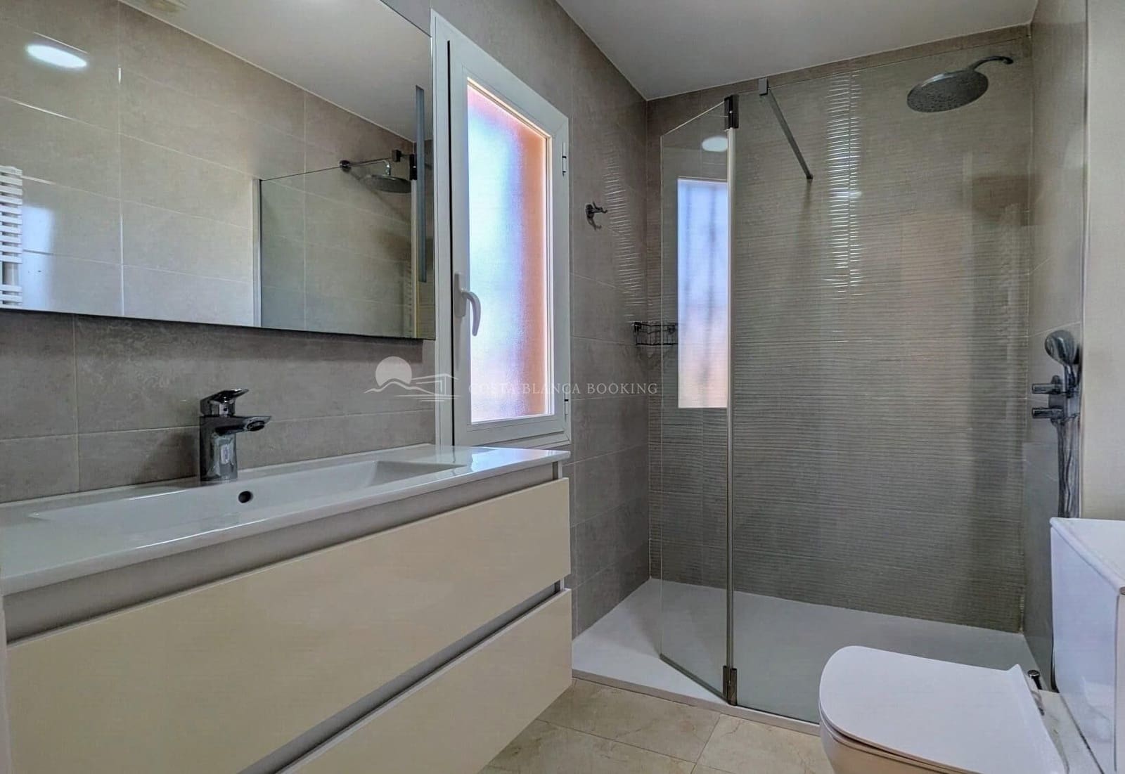 3 Zimmer Reihenhaus zu verkaufen in Albir mit Pool Garage - 670.000 € (Ref: 9998773)