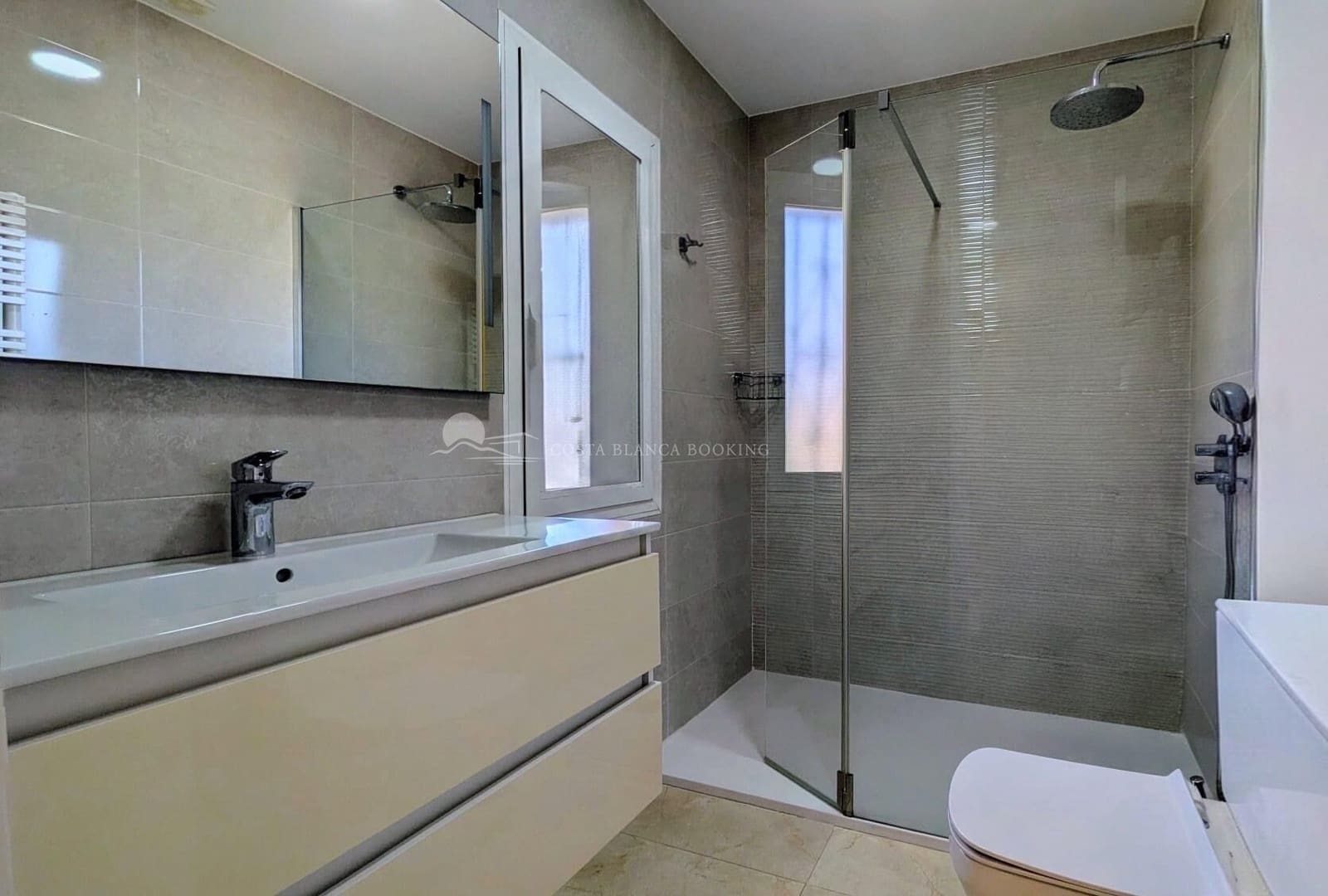 3 Zimmer Reihenhaus zu verkaufen in Albir mit Pool Garage - 670.000 € (Ref: 9998773)