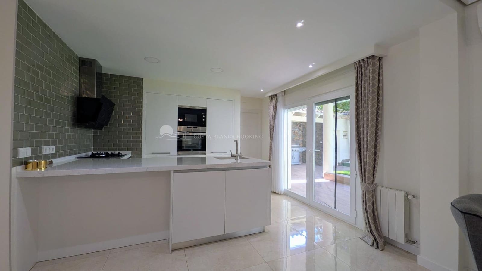 3 Zimmer Reihenhaus zu verkaufen in Albir mit Pool Garage - 670.000 € (Ref: 9998773)