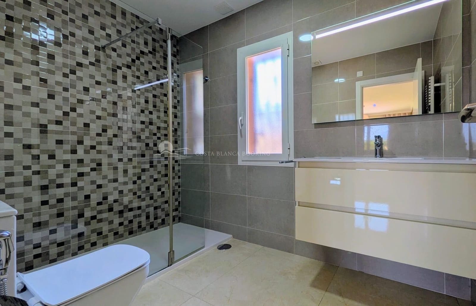 3 Zimmer Reihenhaus zu verkaufen in Albir mit Pool Garage - 670.000 € (Ref: 9998773)