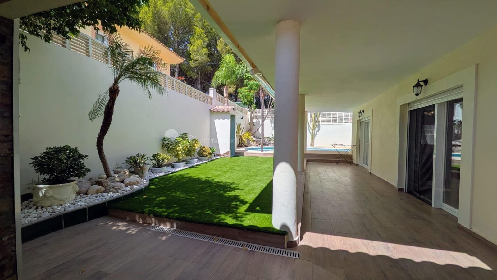 3 Zimmer Reihenhaus zu verkaufen in Albir mit Pool Garage - 670.000 € (Ref: 9998773)