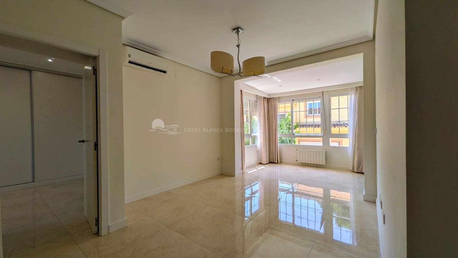 3 Zimmer Reihenhaus zu verkaufen in Albir mit Pool Garage - 670.000 € (Ref: 9998773)