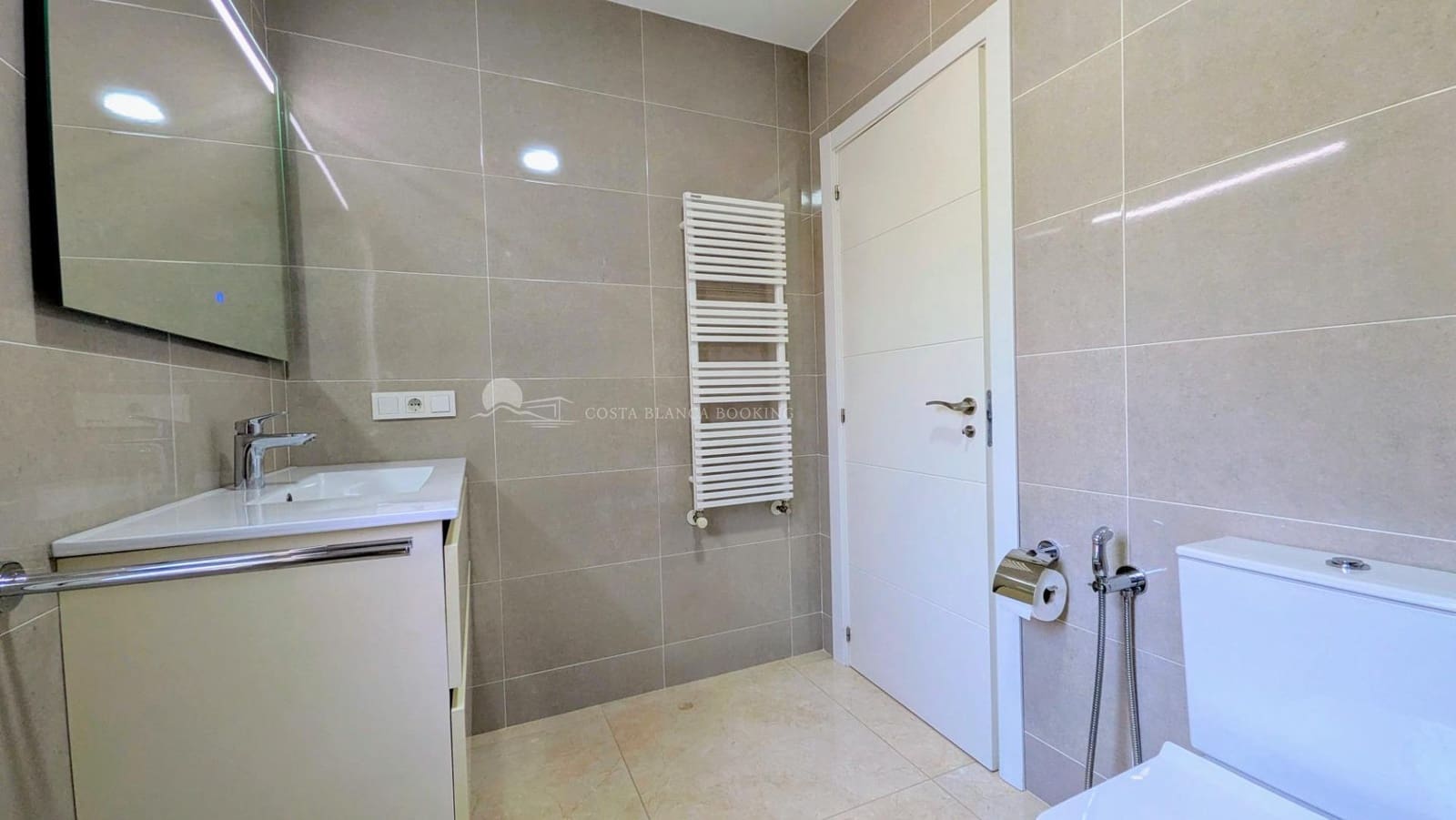 3 Zimmer Reihenhaus zu verkaufen in Albir mit Pool Garage - 670.000 € (Ref: 9998773)