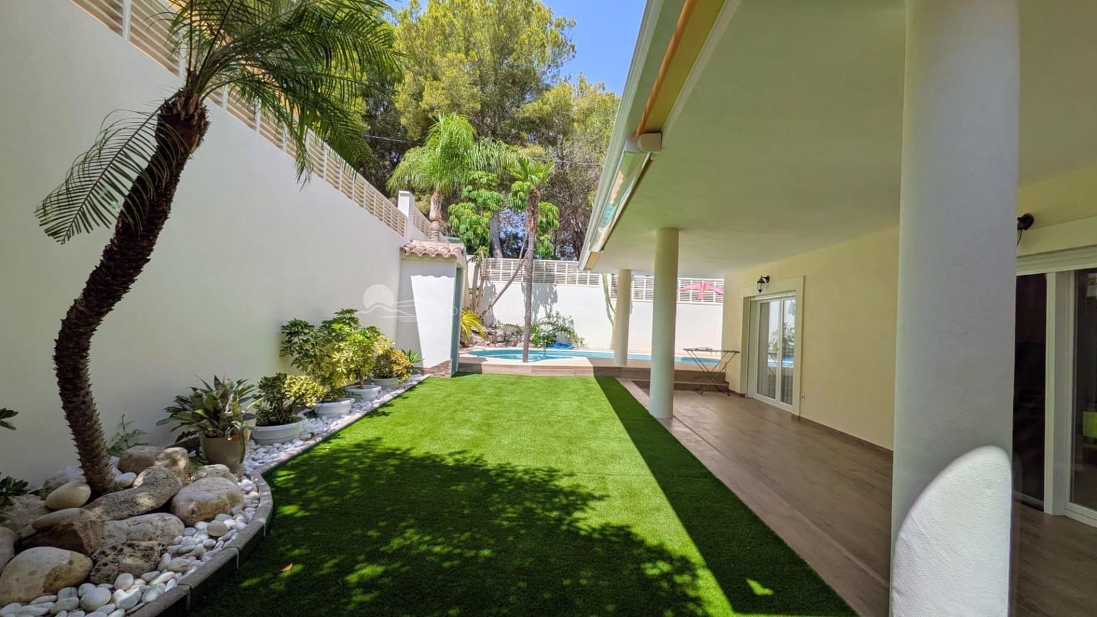 3 Zimmer Reihenhaus zu verkaufen in Albir mit Pool Garage - 670.000 € (Ref: 9998773)