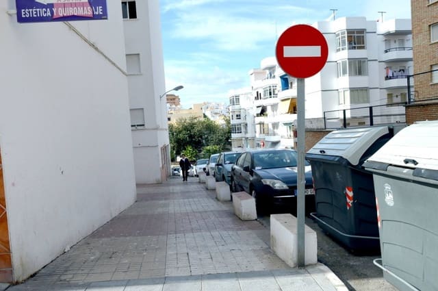 Kommersiell til salgs i Sierra de Estepona - Avda. de Andalucía, Estepona - € 149 000 (Ref: 6466782)