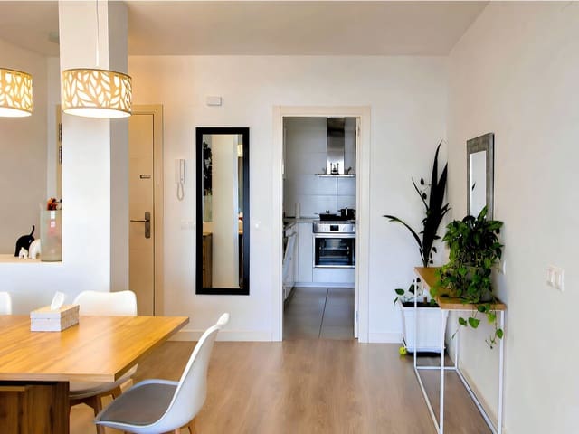 3 soverom Leilighet til salgs i Nueva Andalucia, Marbella med svømmebasseng garasje - € 470 000 (Ref: 10003494)