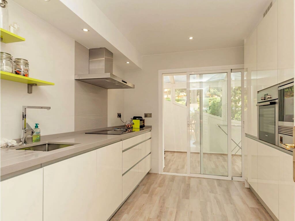 3 sypialnia Penthouse na sprzedaż w Elviria z basenem garażem - 1 095 000 € (Ref: 10003495)