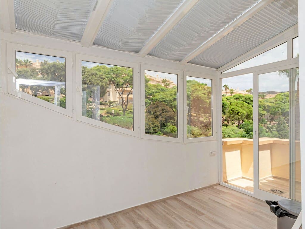 3 sypialnia Penthouse na sprzedaż w Elviria z basenem garażem - 1 095 000 € (Ref: 10003495)