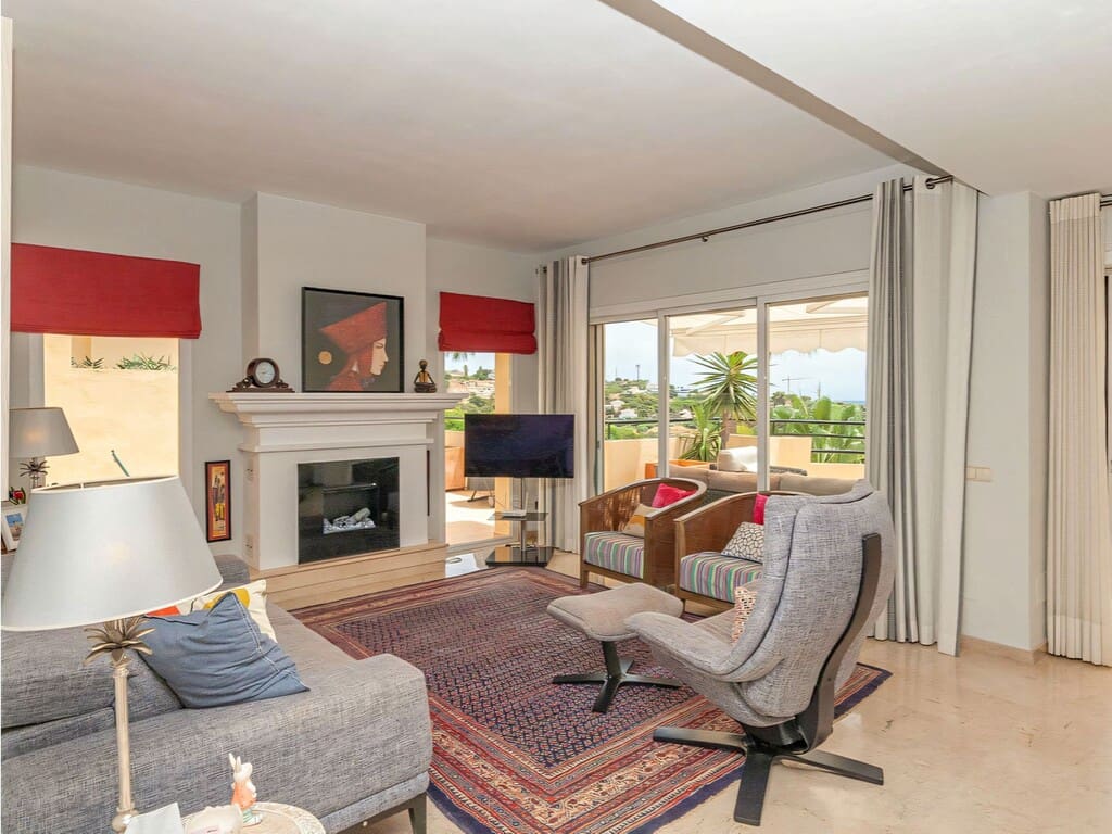 3 sypialnia Penthouse na sprzedaż w Elviria z basenem garażem - 1 095 000 € (Ref: 10003495)