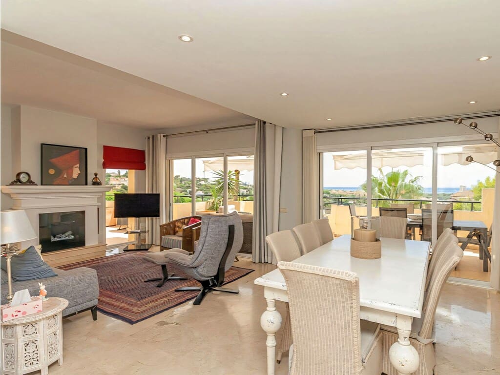 3 sypialnia Penthouse na sprzedaż w Elviria z basenem garażem - 1 095 000 € (Ref: 10003495)