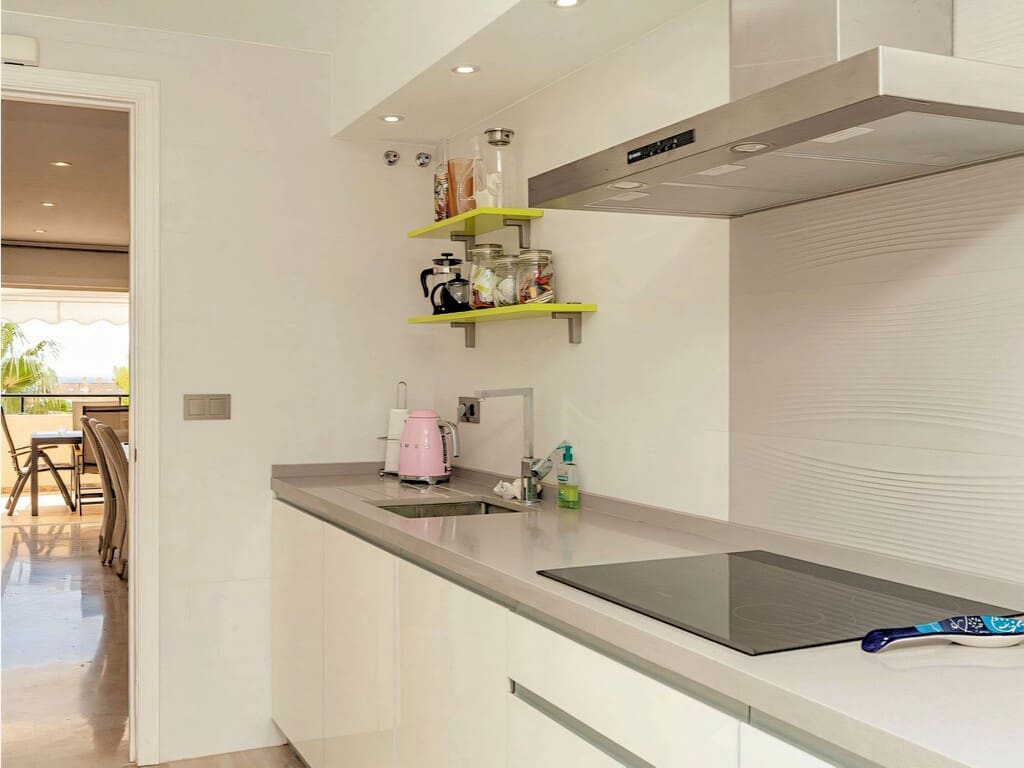 3 sypialnia Penthouse na sprzedaż w Elviria z basenem garażem - 1 095 000 € (Ref: 10003495)