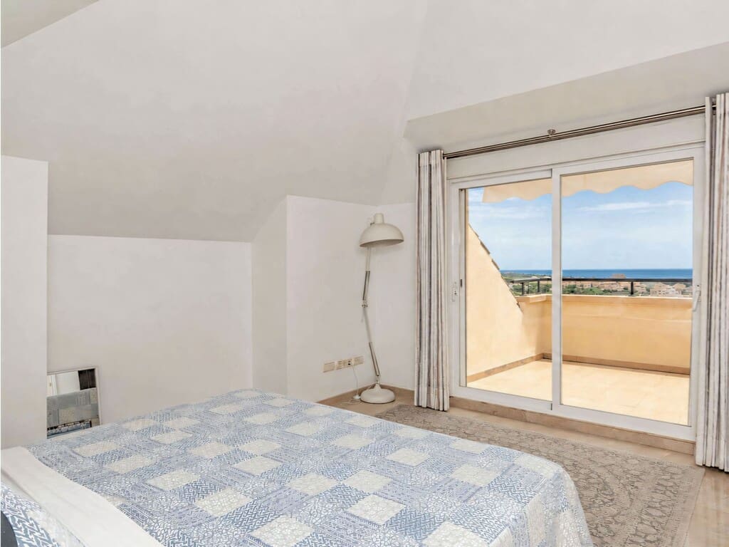 3 sypialnia Penthouse na sprzedaż w Elviria z basenem garażem - 1 095 000 € (Ref: 10003495)