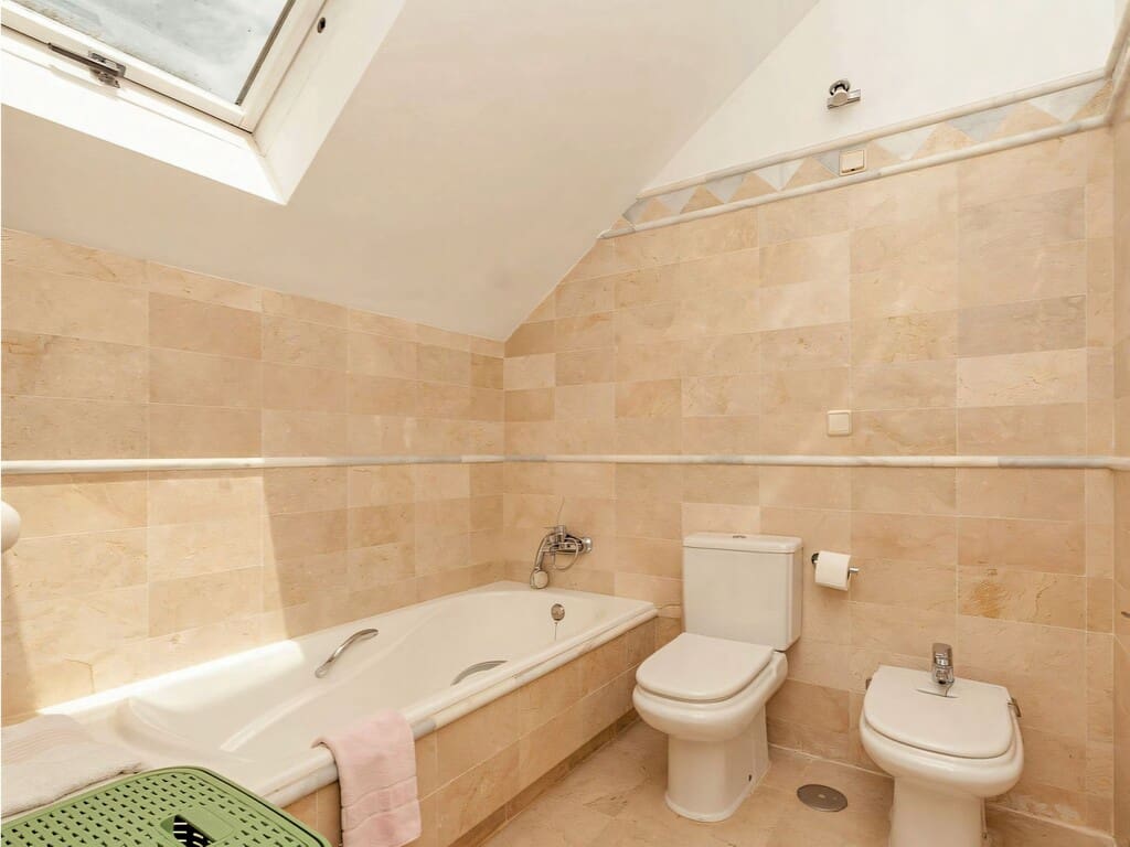 3 sypialnia Penthouse na sprzedaż w Elviria z basenem garażem - 1 095 000 € (Ref: 10003495)
