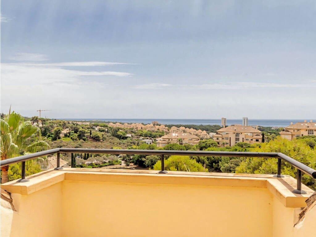 3 sypialnia Penthouse na sprzedaż w Elviria z basenem garażem - 1 095 000 € (Ref: 10003495)